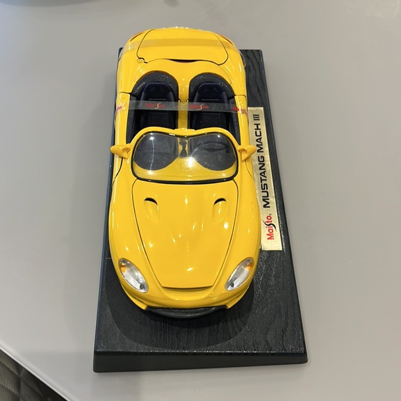 Like new MAISTO Mustang Mach III - Picture 3 of 5